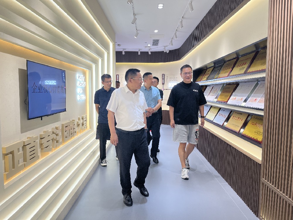 宜昌市生态环境局党组书记、局长高杰一行到公司调研
