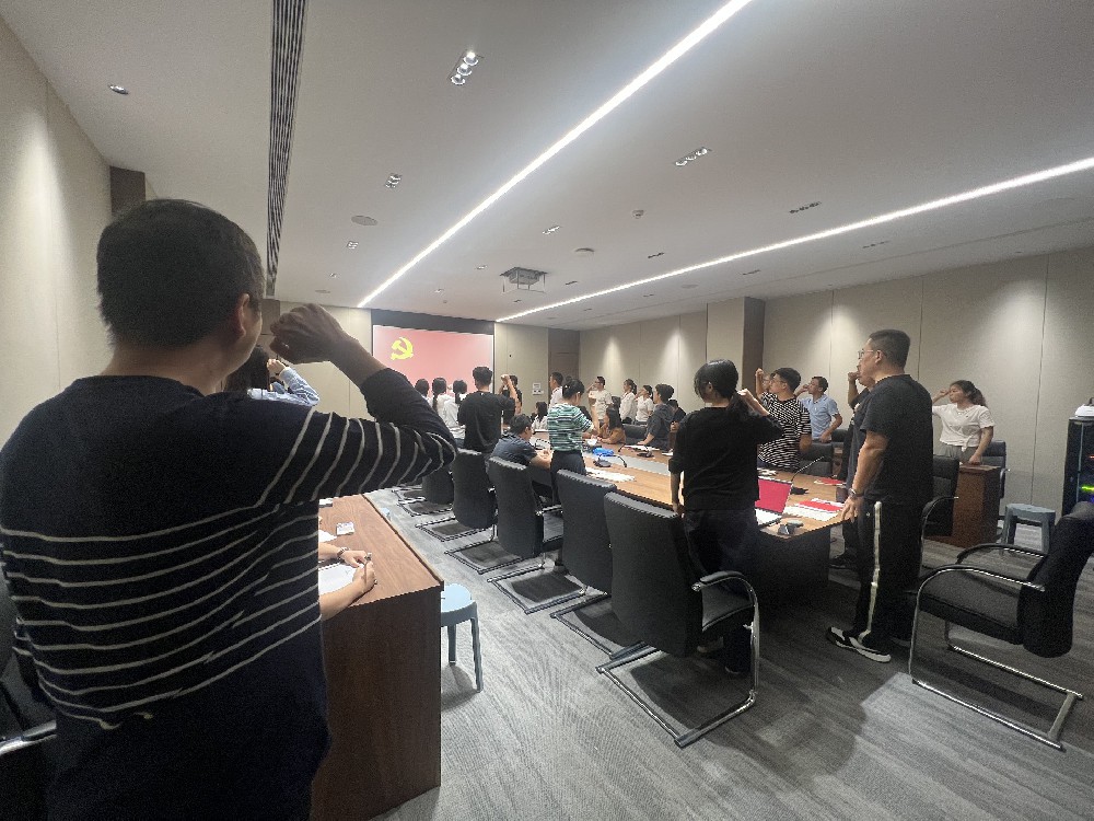 知制度、重执行，模范推动知行合一